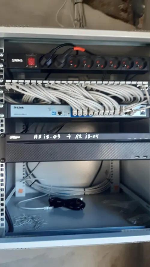 INSTALLATION ET LA MAINTENANCE DE SOLUTIONS COMPLÈTES EN RÉSEAUX INFORMATIQUES