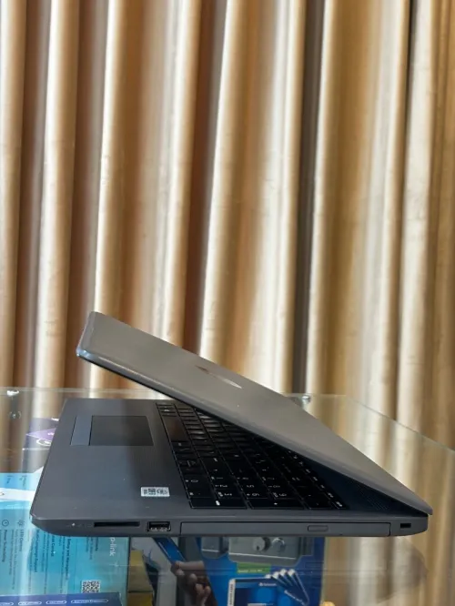 HP 250 G7 i5-1035G1 8GB 256GB ÉCRAN 15.6"HD 
