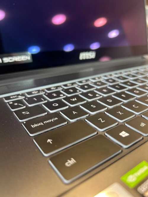 LAPTOP MSI CREATOR 15 I7-10875H 32GB 1TB SSD RTX 2060 6GB 15,6' FHD TACILE