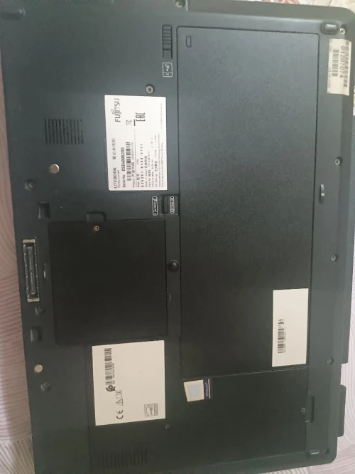 FUJITSU U759 I5 8EM 8 GB RAM 256 SSD AVEC CHARGEUR ET BATTERIE