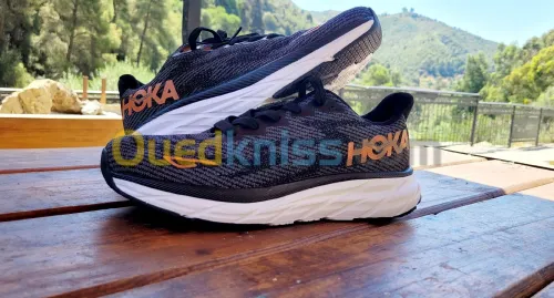 Running shoes HOKA Made in Vietnam