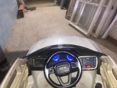 Audi Q7 petit voiture 
