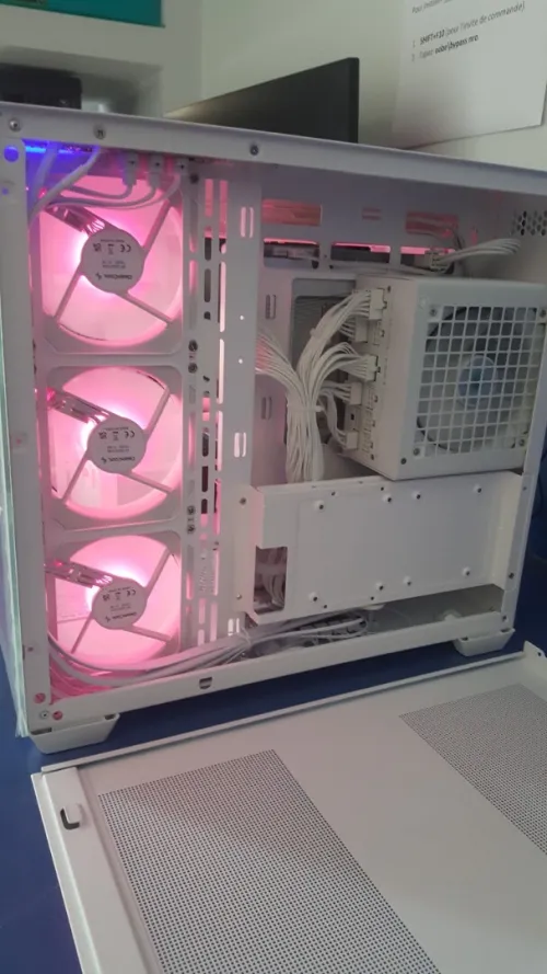 UNITE GAMING RYZEN 7 9800X3D 32G RTX 5070TI 16G FULL WHITE