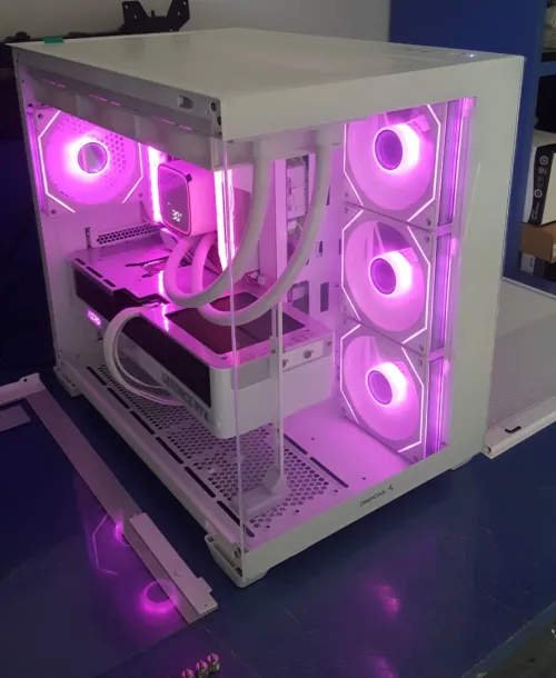 UNITE GAMING RYZEN 7 9800X3D 32G RTX 5070TI 16G FULL WHITE