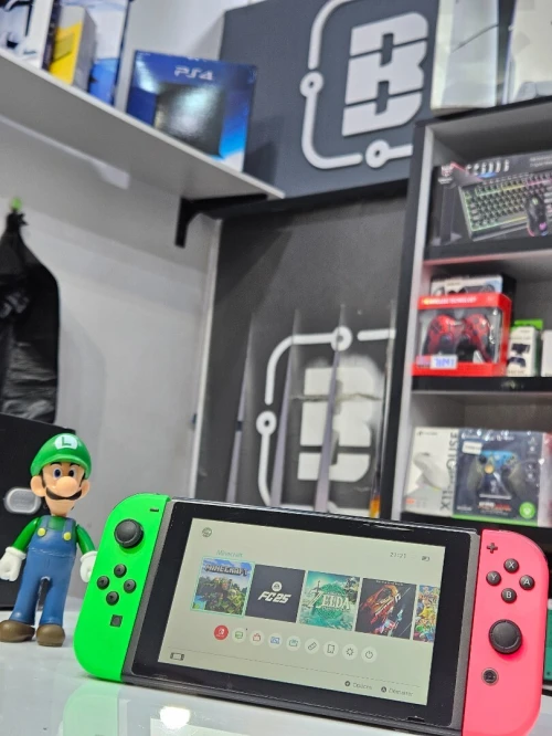 NINTENDO SWITCH CLASSIQUE FLACHÉ