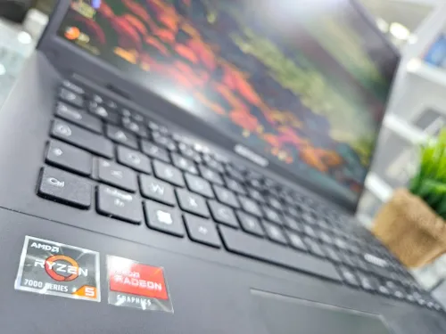 ASUS VIVOBOOK GO RYZEN 5 7520U 16 Go Ddr5 256 Go nvme