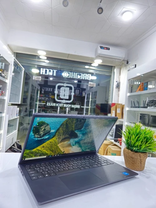 DELL VOSTRO 3520 I3 1235U. 8/256
