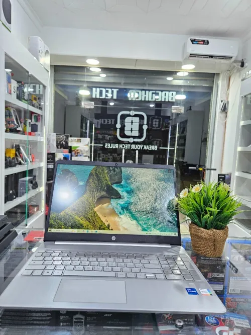 HP 15   I7 1255U.  16/256 Go