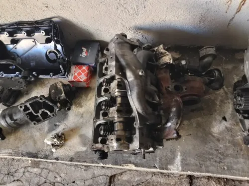Pièce moteur octavia 1.9 tdi 105 ch année 2013 bloc y compris culasse injecteur turbo pompe hp.... Etc
