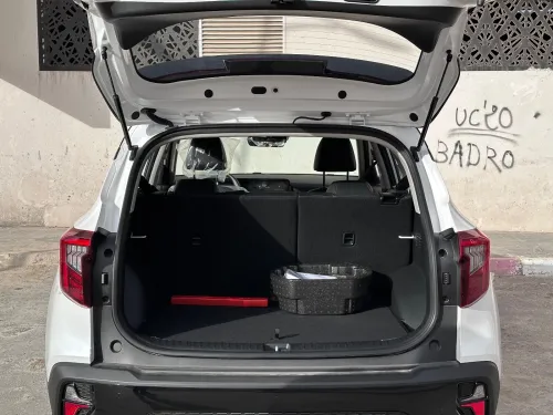 Kia Seltos 2025 Luxury black sunroof
