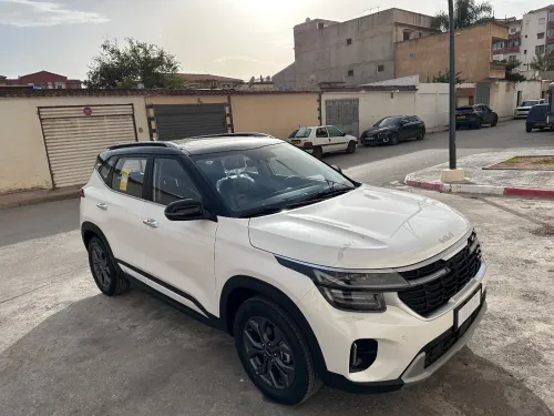 Kia Seltos 2025 Luxury black sunroof