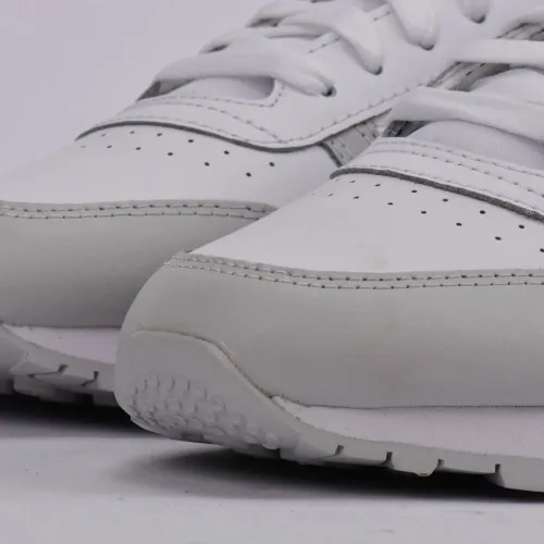 REEBOK CLASSIQUE LEATHER / متوفرة كل المقاسات بسعر معقول / original