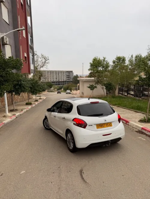 Peugeot 208 2015 Active Facelift