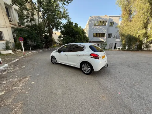 Peugeot 208 2015 Access Facelift