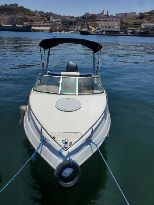 Four winns 6.20 m + place au port d'Oran incluse Moteur Yamaha 200 chevaux 2 temps 