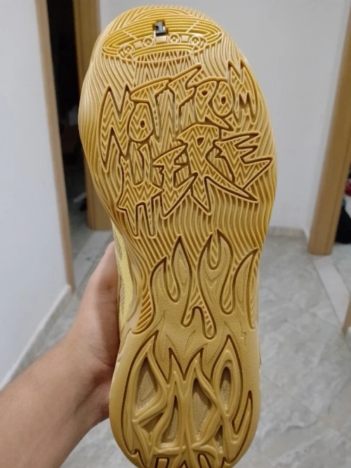 Chaussures de basketball puma mb04 