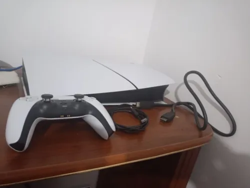 PS5 slim digital 1TB ( Livraison disponible )