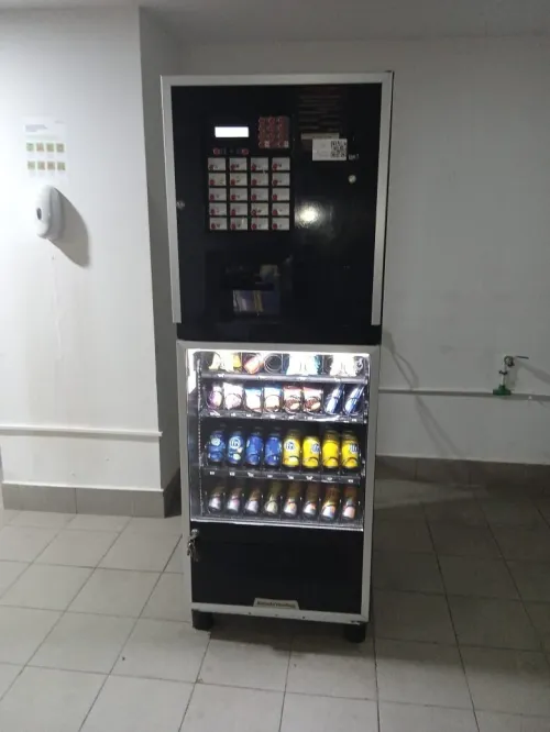 موزعات آلية للمشروبات الساخنة و الباردة مستعملة  Lots de Distributeurs automatique de boisson