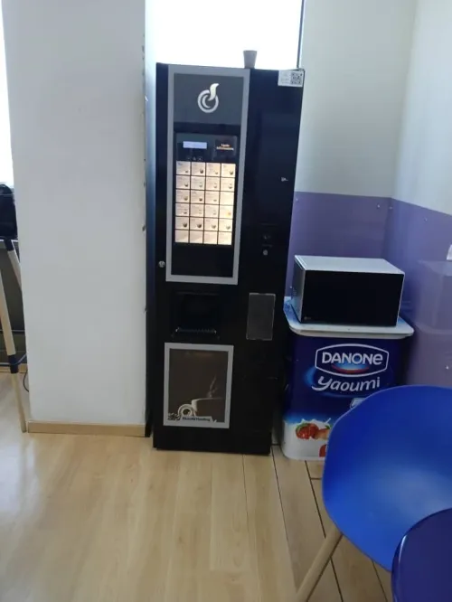 موزعات آلية للمشروبات الساخنة و الباردة مستعملة  Lots de Distributeurs automatique de boisson