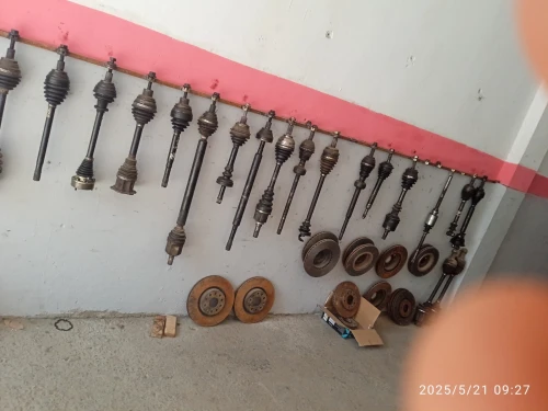 بيع عتاد لإصلاح مفاصيل السيارات أو ميكانيك