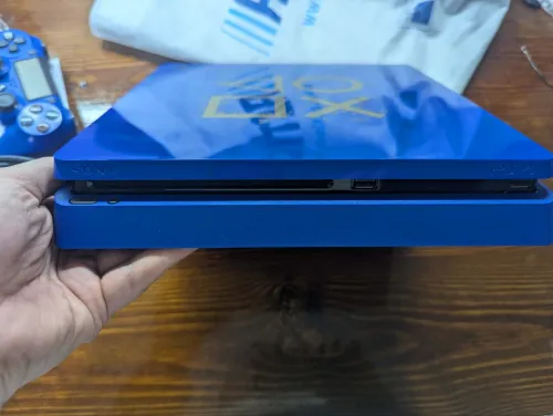 PlayStation 4 slim limited edition "Days of Play"