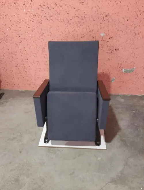 fauteuil de conférence.