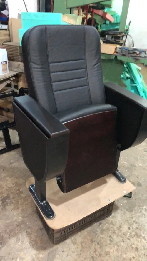 fauteuil de conférence.
