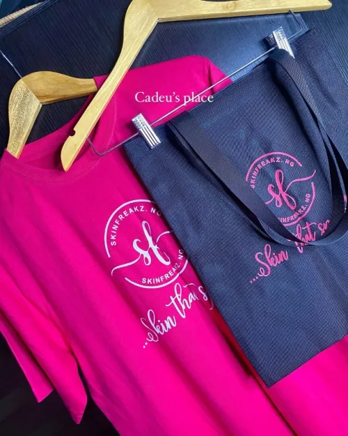 Tshirts Polos casquettes personnalisés pour équipe de travail  طباعة على الأقمشة للعمل