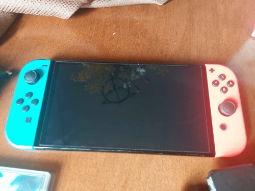 Nintendo switch Oled non flashée + 2 jeux