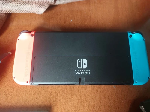 Nintendo switch Oled non flashée + 2 jeux