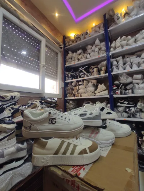 Lot Chaussures Importation environ 400 pièces