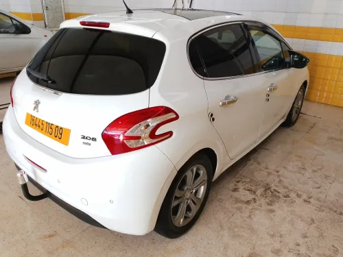 Peugeot 208 2015 Allure
