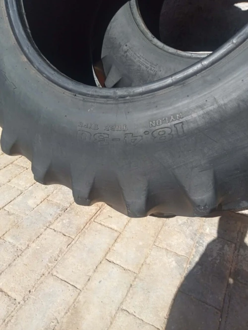 Pneu Demi vie tracteur massey ferguson