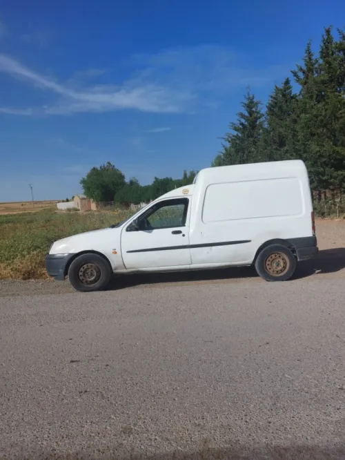 Ford COURIER 2000 COURIER