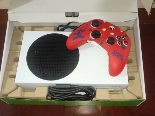 XBOX series s avec deux manettes