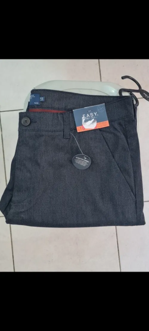 Lot des vêtements enfants femmes + de2200pieces hommes 