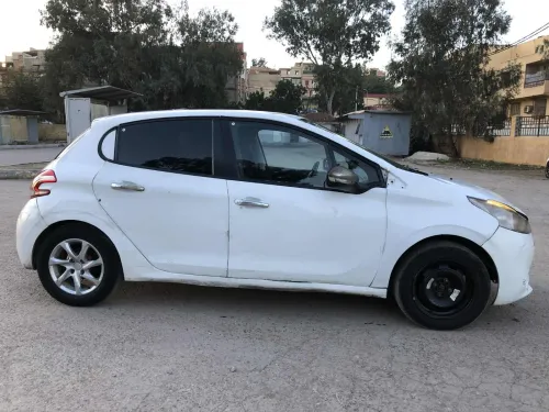 Peugeot 208 2014 Silver Line