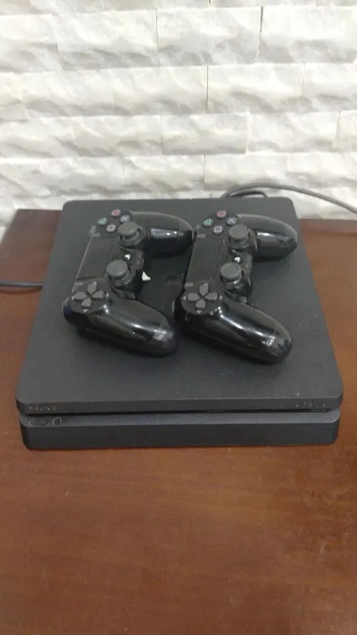 XBOX One S / PlayStation 4 avec Jeux et CD  