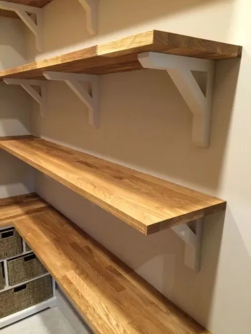 Étagère murale en bois rouge