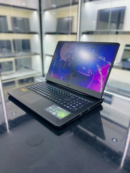 MSI ALPHA 17 C7V RYZEN 9 7940Hx 16GB DDR 5 512GB SSD RTX 4070 8GB 2K 240Hz