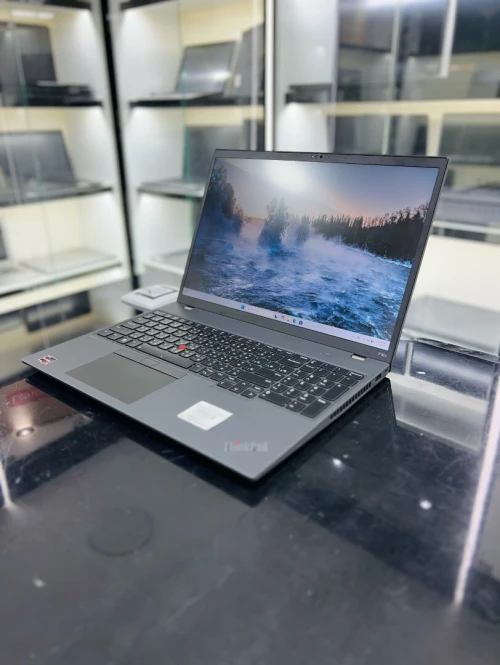LENOVO THINKPAD P16s TACTILE RYZEN 7 PRO 7840u 32GB DDR 5 1TB SSD RADEON 780M 4GB