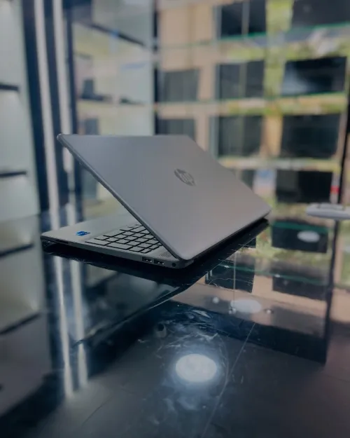 HP 250 G9  I7-1255u 16GB 256GB SSD