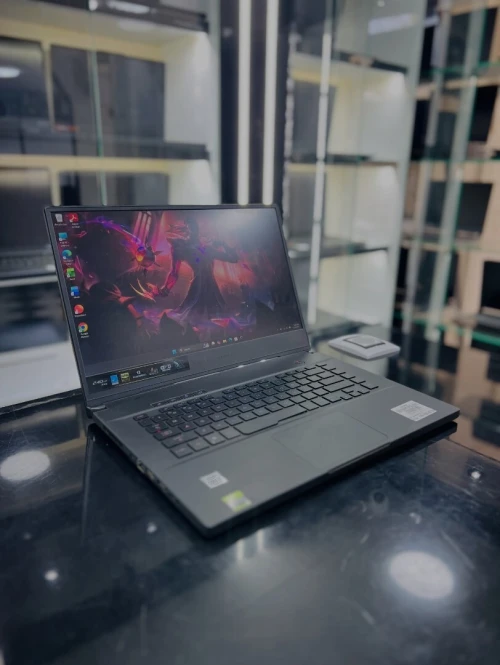 ASUS ROG ZEPHYRUS I7-10875H 16GB 1TB SSD RTX 2070 MAX Q DESIGN 8 GB 240Hz