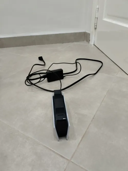 PS5 standard edition avec deux manettes et un chargeurs