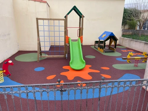 AIRES DE JEUX POUR ENFANTS
