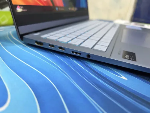 ASUS VIVOBOOK S15 OLED ULTRA 9 185H 14ÈME 16GB 7400MHZ 1000GB NVME 16P 3K OLED 120HZ BOITE