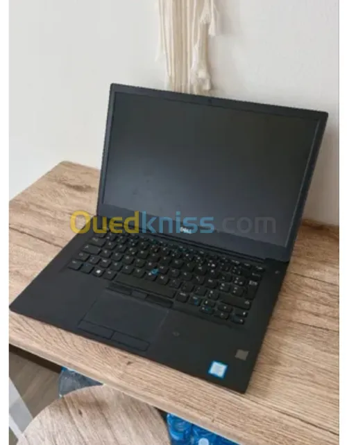 Dell i5 8 ème génération 16 Gddr4 14 pouces 10/10 avec son chargeur dell d origine 