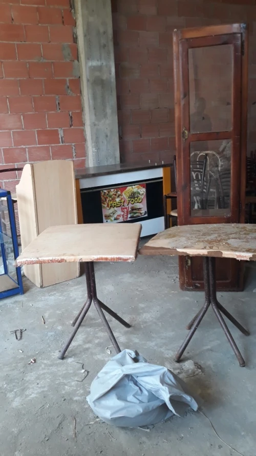 Tables et chaises pour restaurant