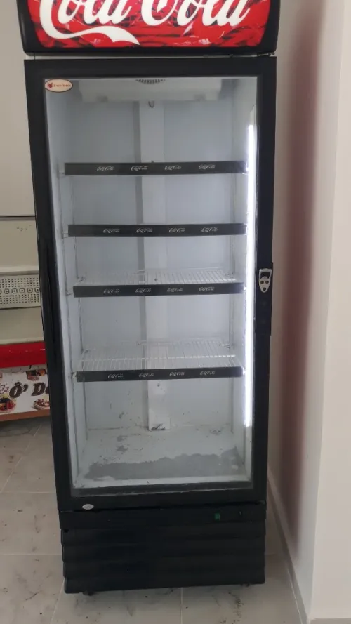 Presentoir refrigirateur vertical cocacola