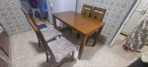 Table de salle a manger + 04 chaises